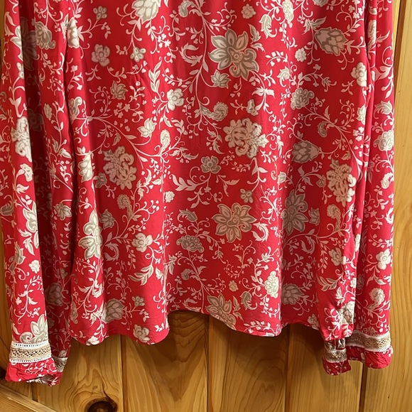 Shyanne Country. Wear It. Mean It. Floral Embroidery Detail Women’s top, size L - Picture 10 of 16